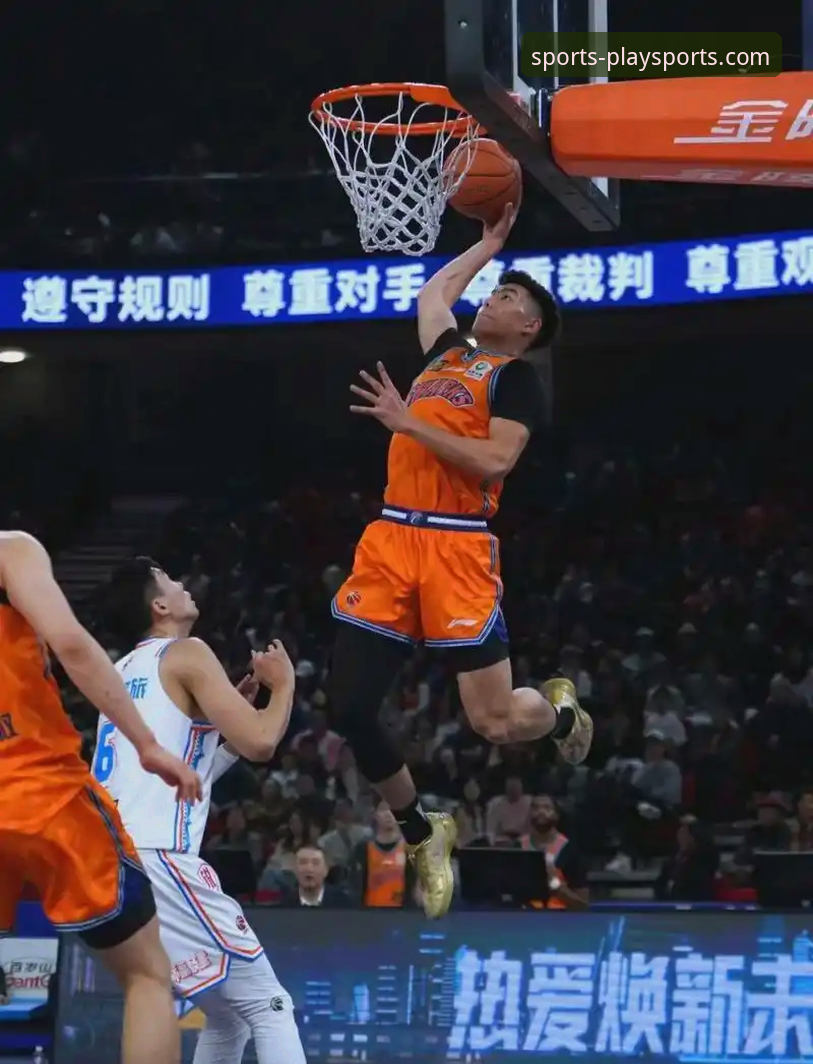 上海男篮豪取12连胜登顶CBA：一场团队篮球的深度解析